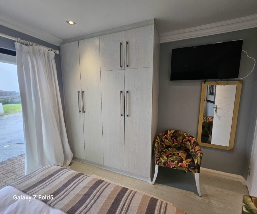 To Let  Bedroom Property for Rent in Winterstrand Eastern Cape